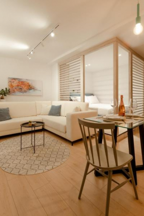 “Vlora Deluxe Apartment ”with a magical sea view.